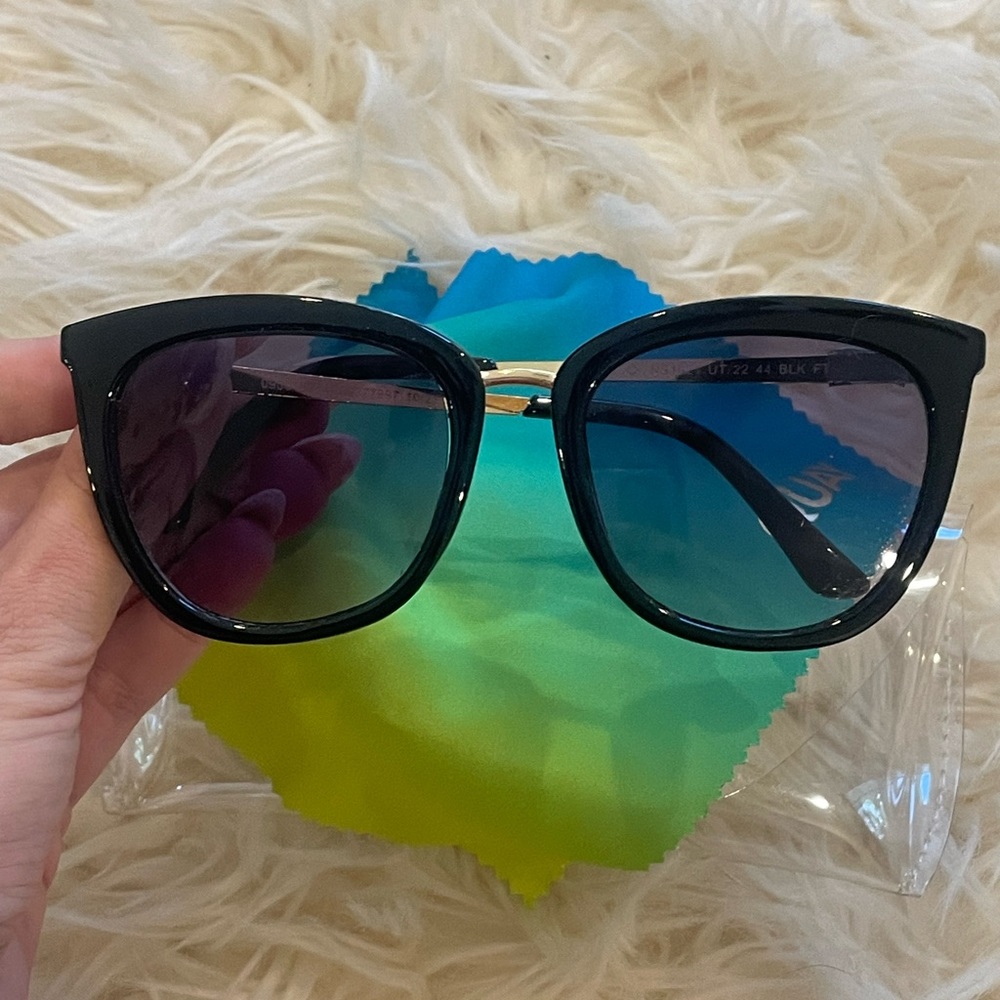 QUAY cat eye oversized sunglasses AND case